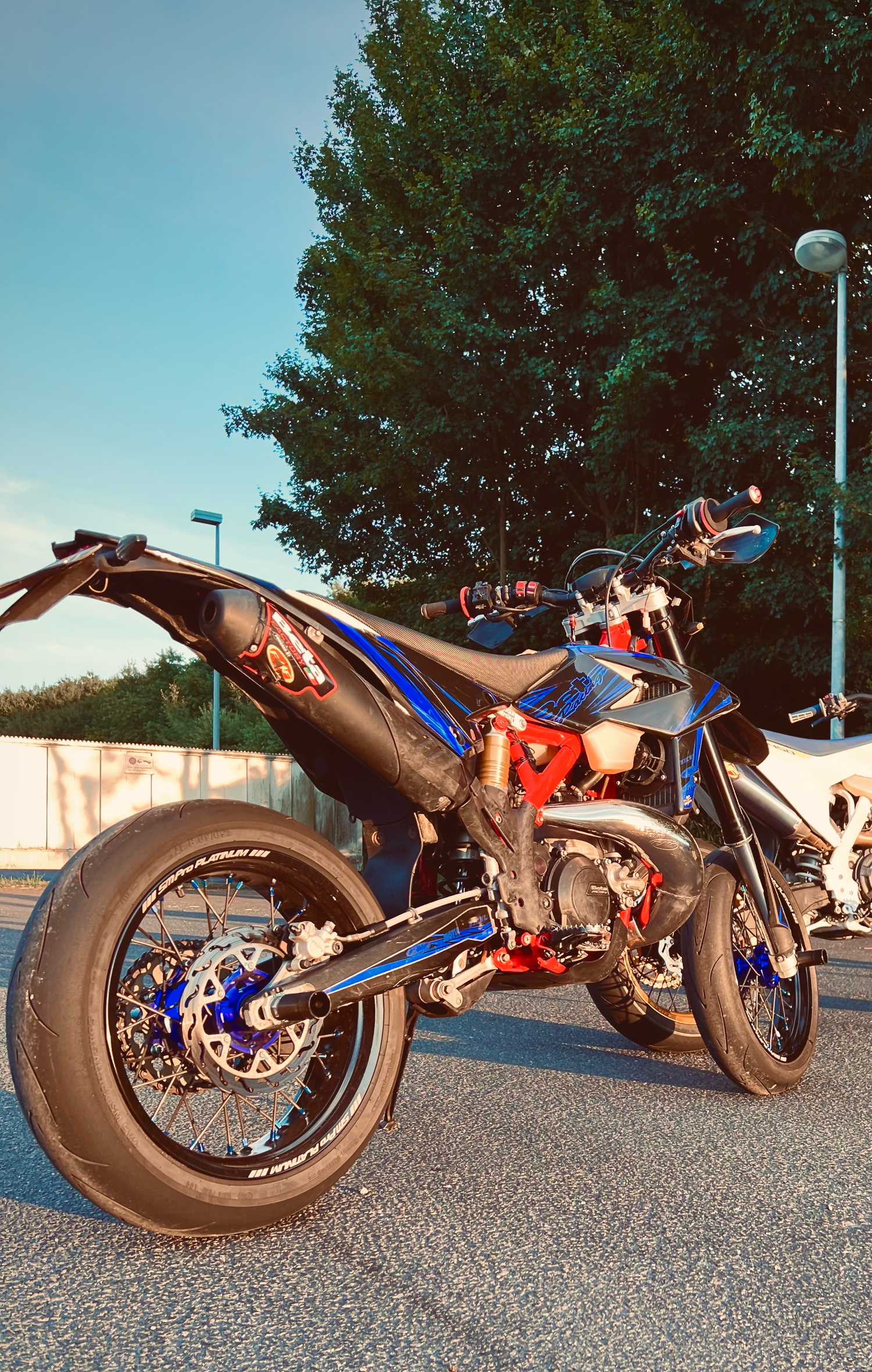 Bild von einem Full Custom Dekor auf einer Beta RR 300 MY2018 Supermoto